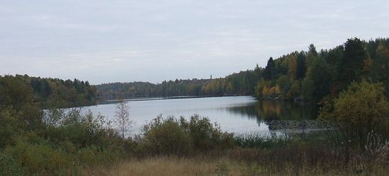 Озеро у станции