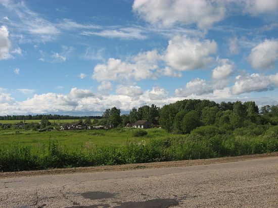 Вид на деревню с автодороги.
