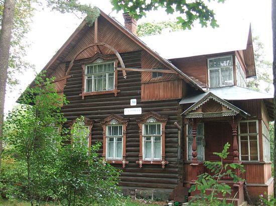 Типичные здания деревянной архитектуры посёлка
