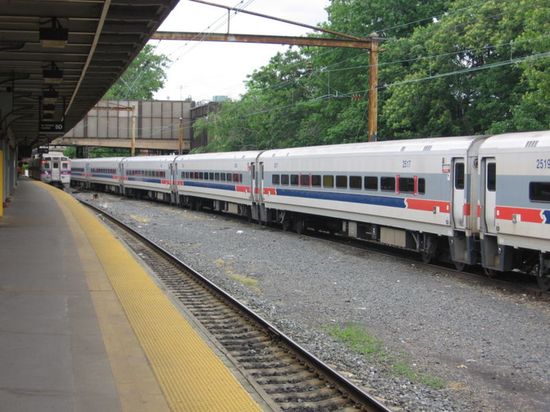 Пригороды Филадельфии обслуживаются 8-ю маршрутами электропоездов, именуемыми Regional Rail.