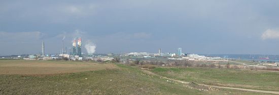 Вид на завод со стороны села Григоровка