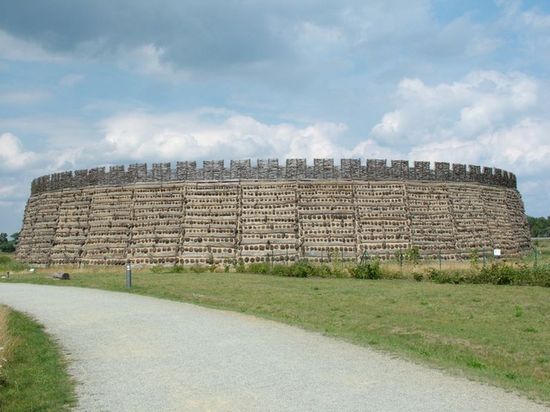 Реконструированная славянская крепость Раддуш