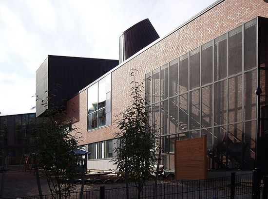 Здание новой библиотеки, открытой в 2005 году