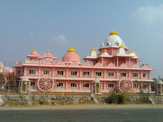 Храм Международного общества сознания Кришны в Анантапуре.