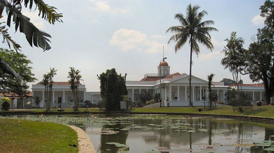 Центр Богора: вид на летний президентский дворец