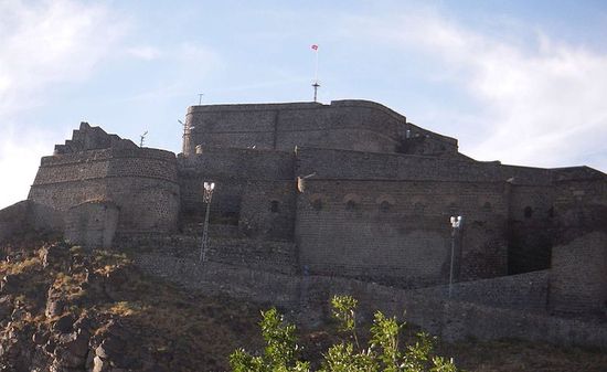 Крепость Карса (вид с близкого расстояния).