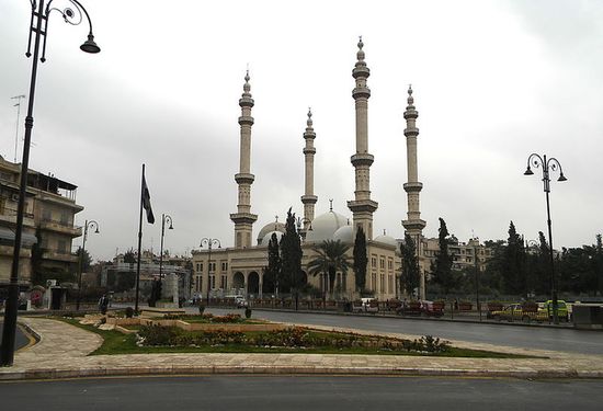 Мечеть Таухид и церковь Святого Георгия