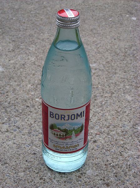 Бутылка Боржоми