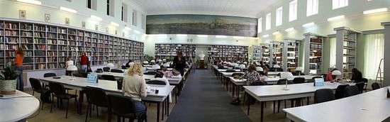 Читальный зал Научной библиотеки КГУ имени Н. А. Некрасова (бывш. Актовый зал Григоровской женской гимназии)