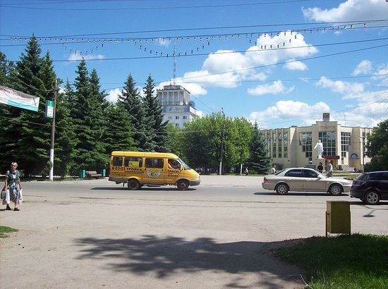Жёлтое маршрутное такси № 125 на улице Московская.