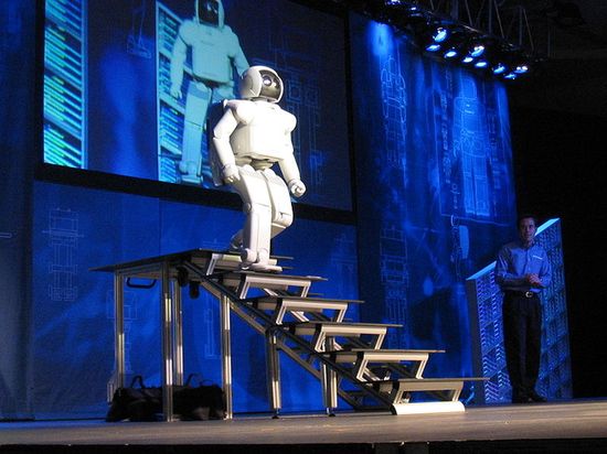 Модель робота ASIMO.