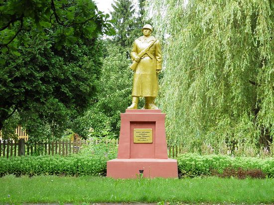 Памятник павшим советским солдатам