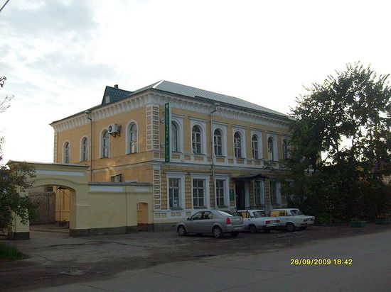В прошлом гостиница «Санкт-Петербург», ныне отделение «Сбербанка России»