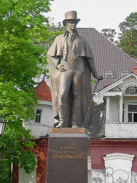 Памятник основателю города,   князю В. А. Всеволожскому, на пересечении Всеволожского и Октябрьского проспектов