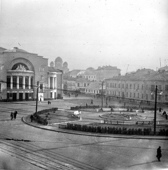 Площадь перед театром имени Волкова, 1959 год