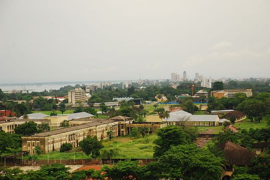 Вид на Киншасу и реку Конго
