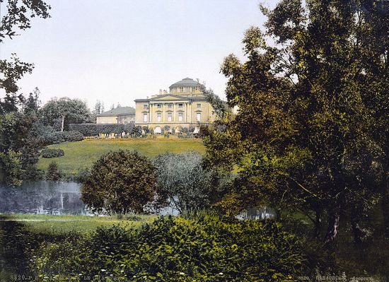 Вид из парка на Дворец.   Цветная фотолитография. 1905