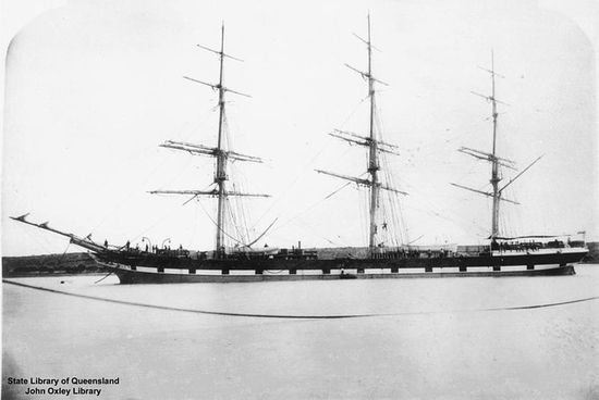 Корабль «Элдергроув» в городском порту (1885).