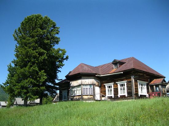 Здание научного отдела Баргузинского заповедника и Музея природы