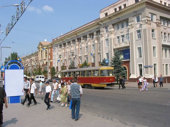 Трамвай в центре города (2002)