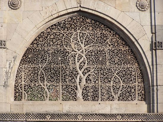 Вырезанные решетки мечети Сиди Саийяда