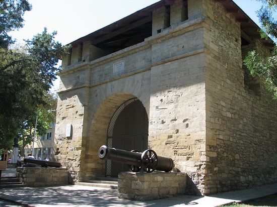 Русские ворота — остатки турецкой крепости, построенной в 1783 году
