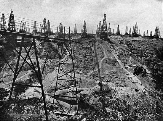 Oil wells in Yenangyaung during the early 1900s.