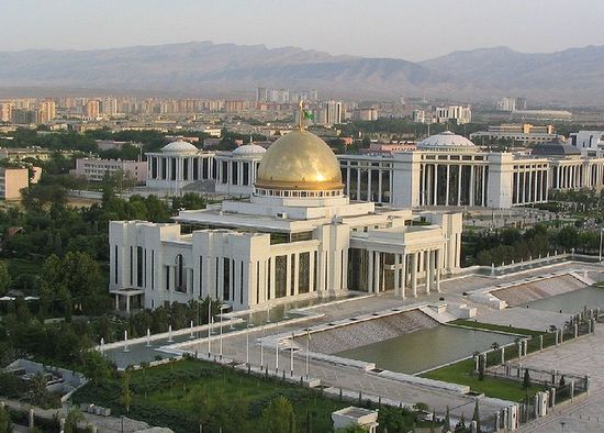 Президентский дворец в Ашхабаде