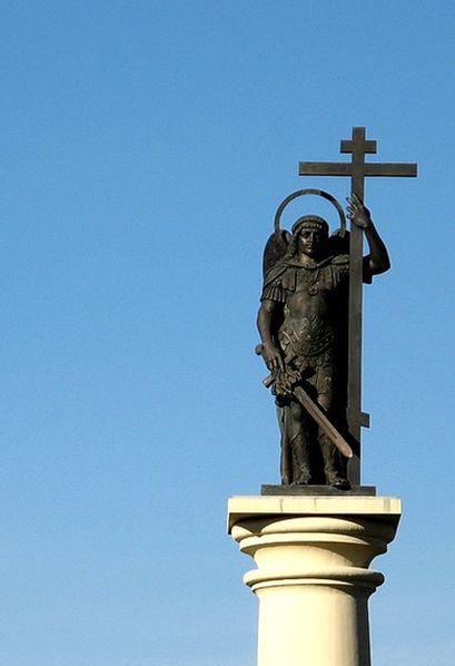 Монумент Архангела Михаила (фрагмент)