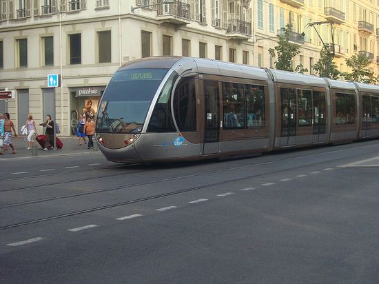 Трамвай на улице Ниццы