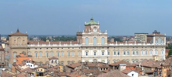 Герцогский дворец в Модене.