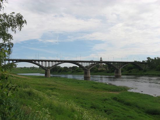 Вид на мост через Волгу.