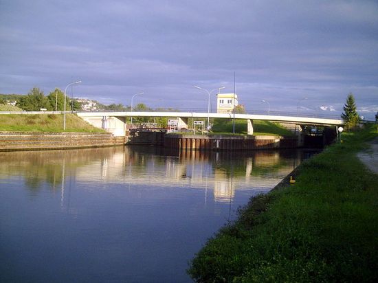 Фруар. Шлюз на канале Марна — Рейн.