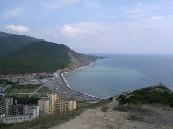 Вид на побережье Чёрного Моря у долины Сукко (территория лагеря «Смена»)