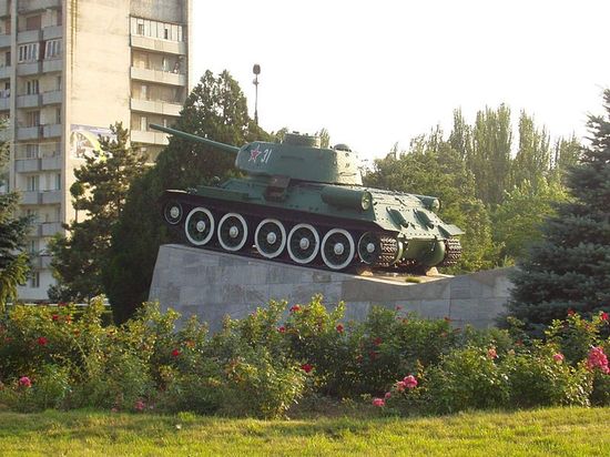 Танк Т-34 на постаменте