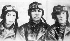 братья Кричевцовы (слева направо) — Елисей, Константин, Мина. 1940 г.