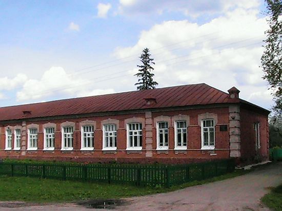 Здание Фащёвской средней школы