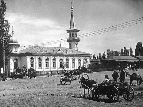 Татарская мечеть г. Верный. Разрушена в результате землетрясения 1887 года. Сейчас на этом месте расположен Универсам