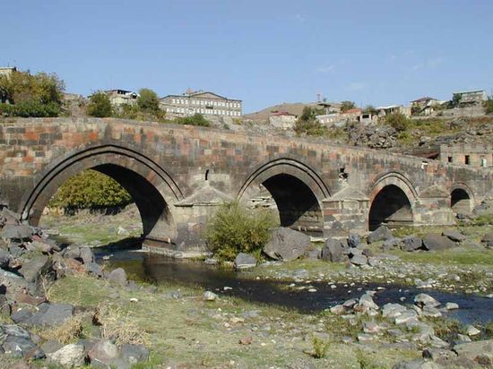 мост начала XVIII века в селе Ошакан