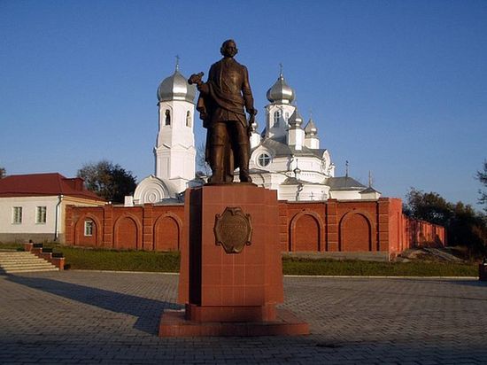 Памятник основателю города Неплюеву Ивану Ивановичу
