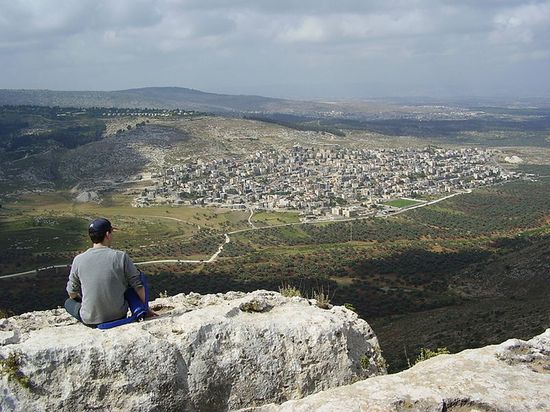 Вид на Шааб с еврейского посёлка Цурит