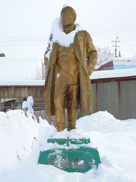 Памятник С.М. Кирову в Натальинске