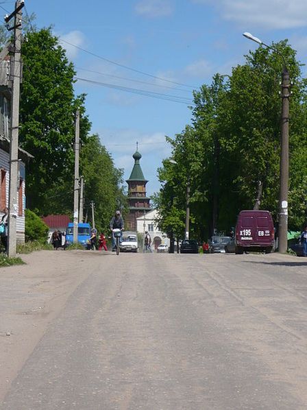 Храм Амвросия Оптинского города Кувшиново, вид с Октябрьской улицы.