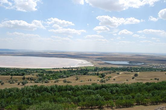 Соленое озеро вид с горы Куцай