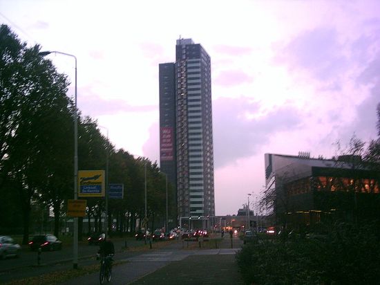 Портос — одно из самых высоких зданий в Эйндховене (101 метр)