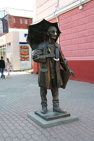 Памятник художнику Андрею Поздееву.