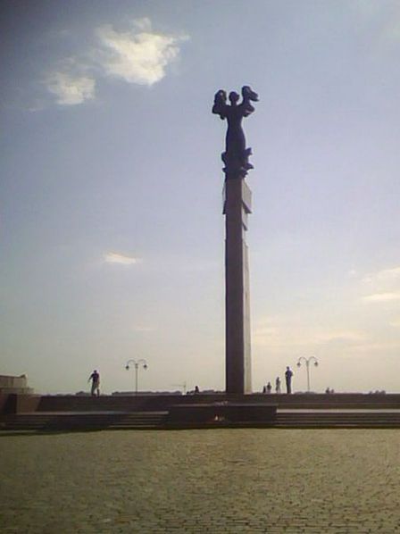 Памятник на Советской площади