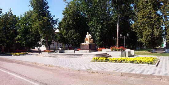 Памятник В. Д. Шашину