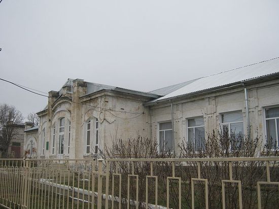 Бывшее здание земской больницы 1912 года постройки(зима 2011 г.).