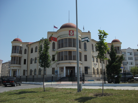 Магас, здание Администрации городского округа Город Магас. 2010 год.